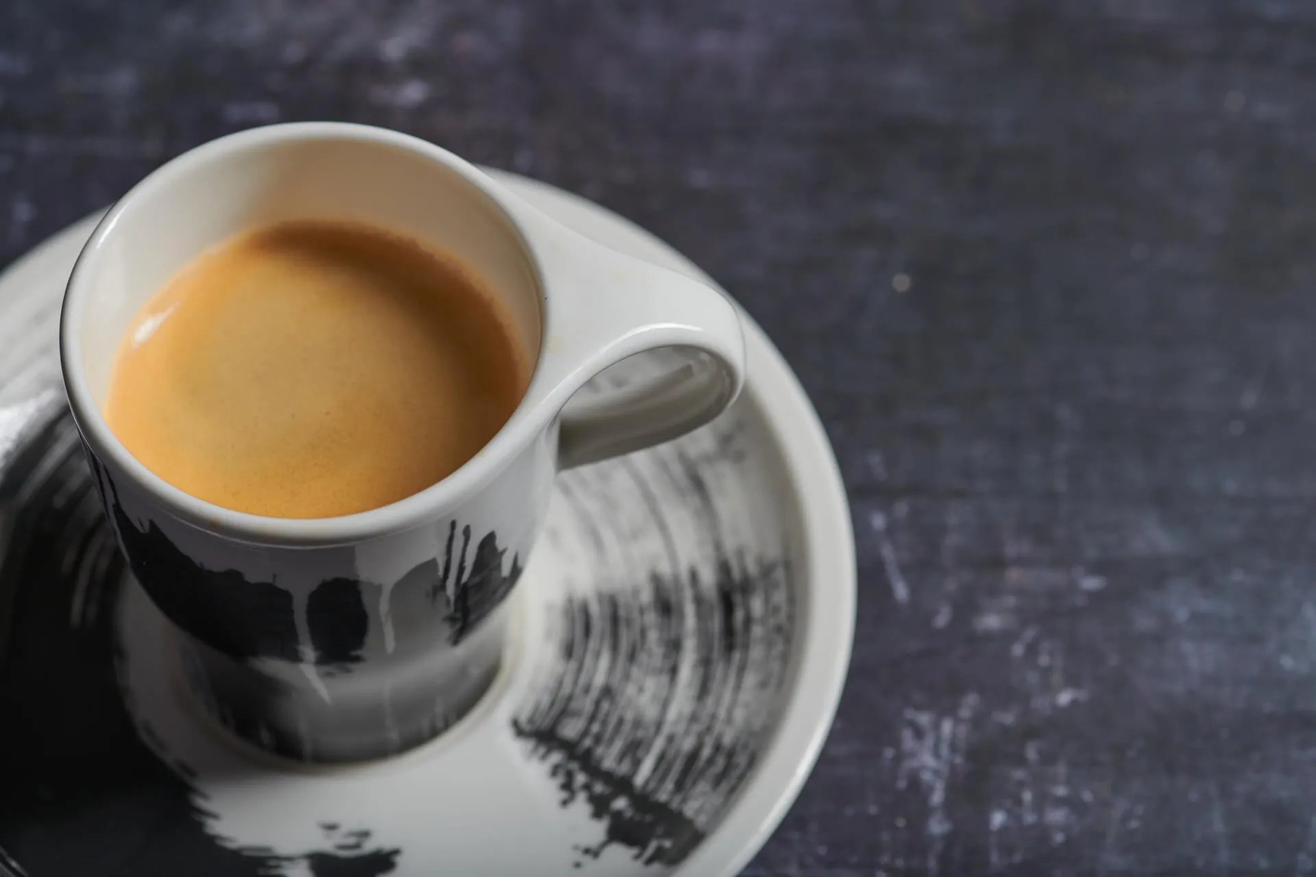 Как изборът на бленд влияе на капучино и лате напитки